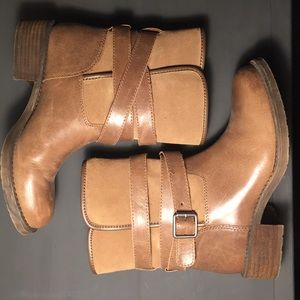 Lucky brand boots size 7 like new faux fur inside